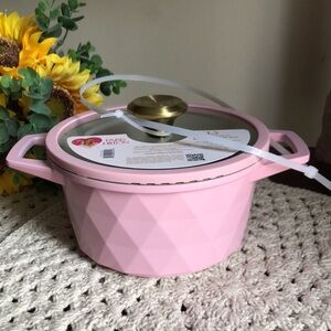 Paris Hilton Pink Cast Aluminum 1.5 quart Dutch Oven